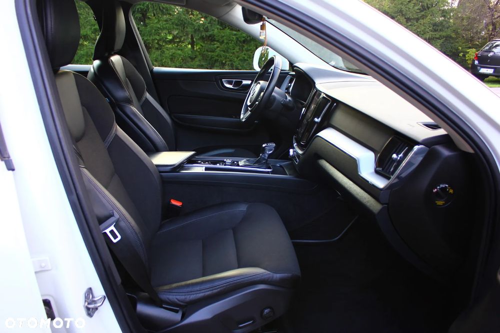 Volvo XC 60 D4 Momentum Pro - 39