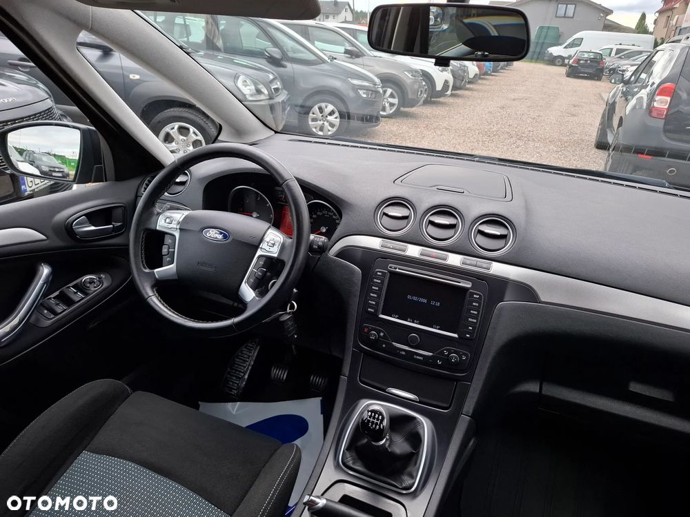 Ford S-Max - 12