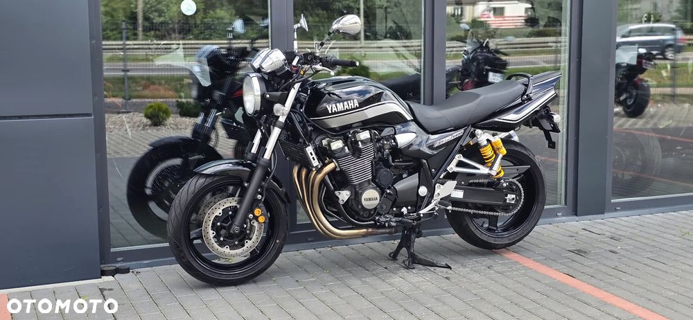 Yamaha XJR - 25