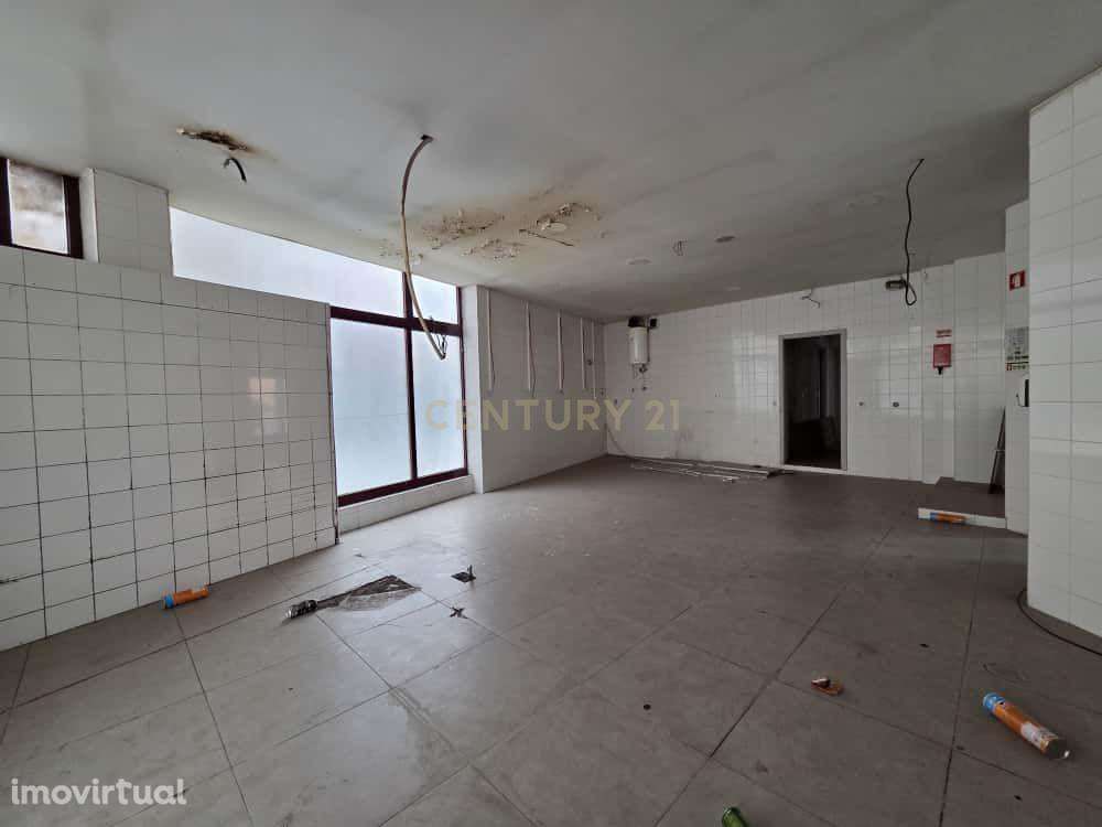 Loja com 102m2 possivel de converter em habitação junto á estação de c - Grande imagem: 5/15