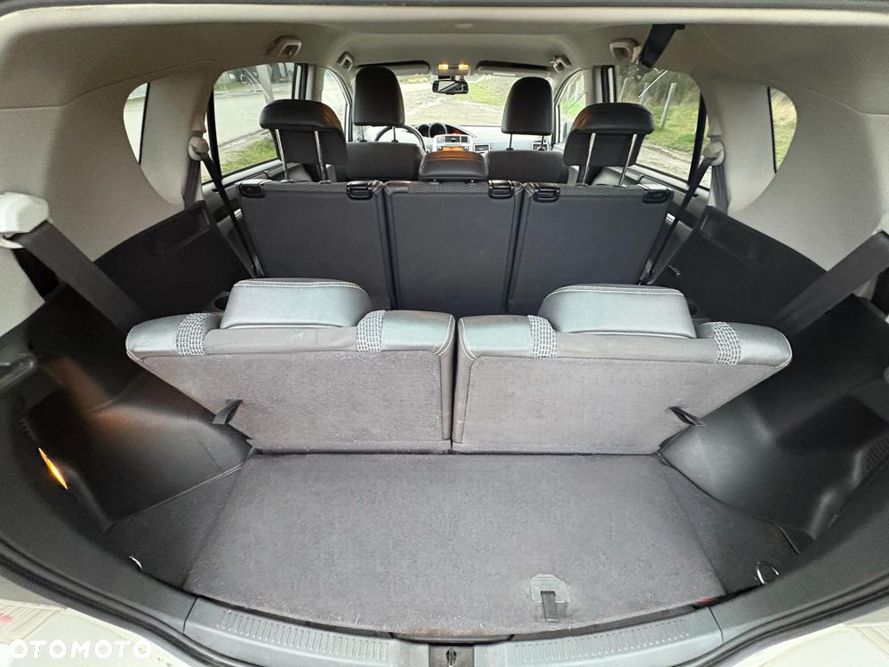 Toyota Verso 1.8 Prestige 7os - 9