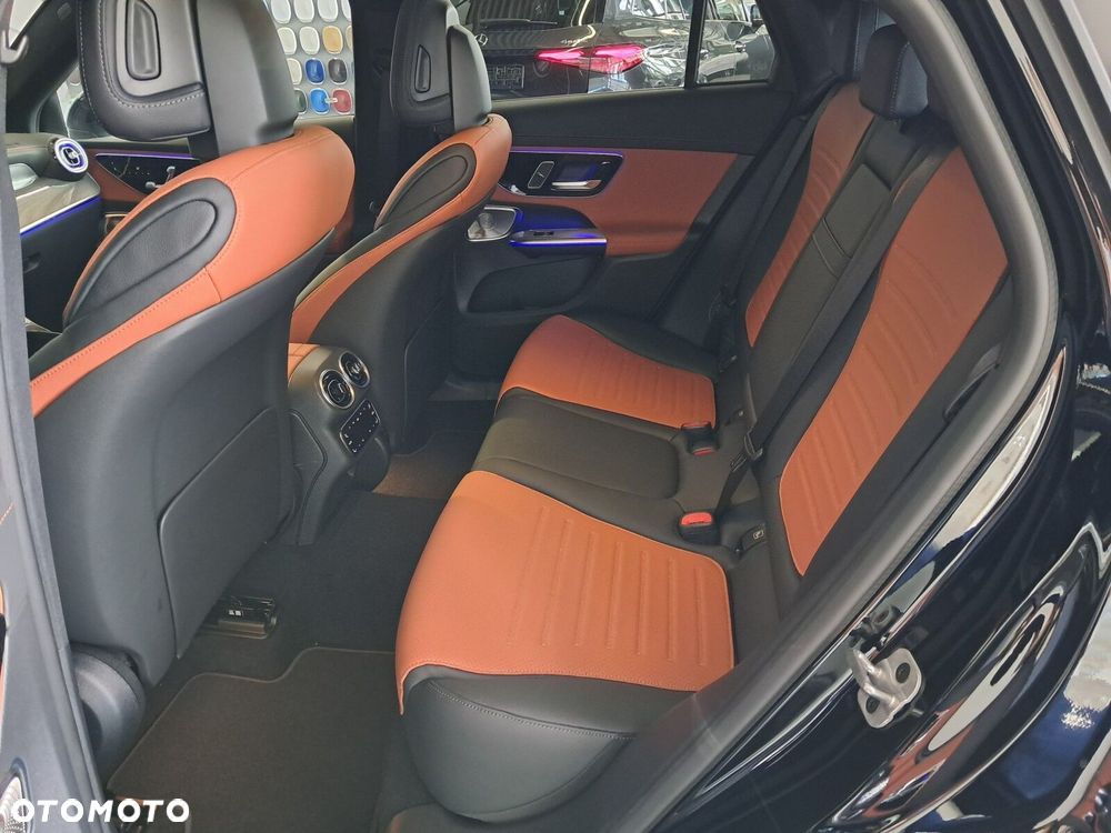 Mercedes-Benz GLC - 32