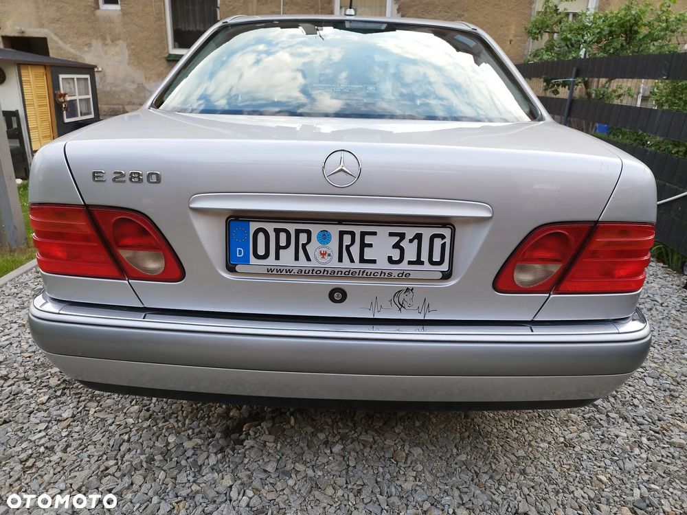 Mercedes-Benz 280 - 6