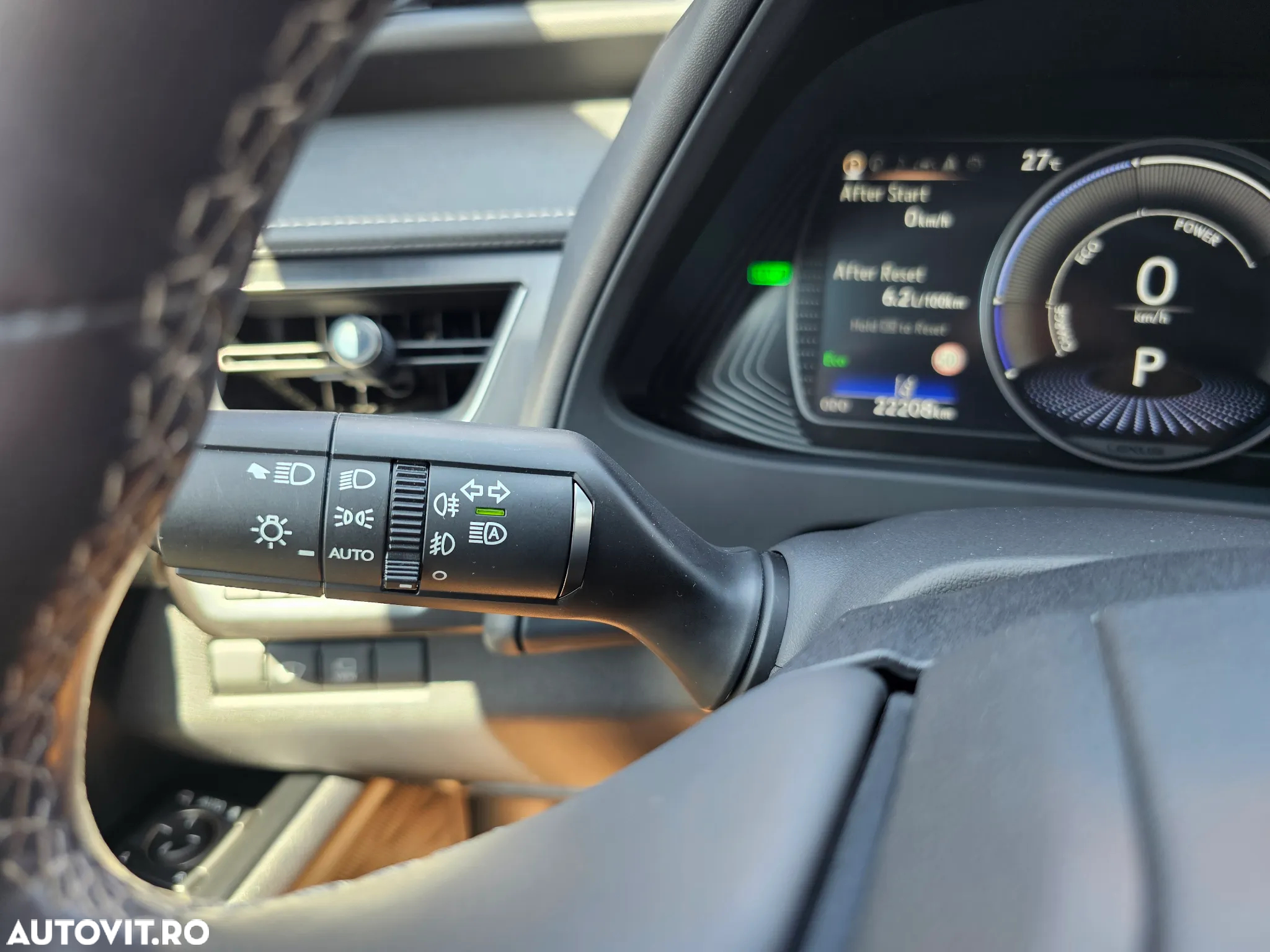 Lexus UX 250h Luxury Line - 16