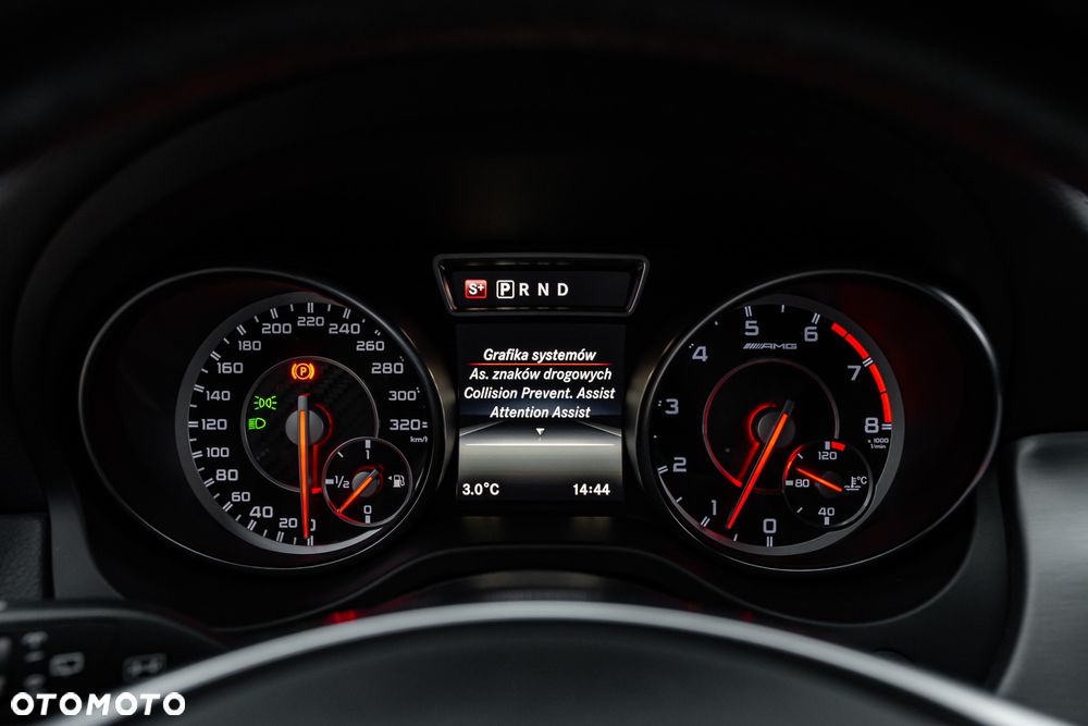 Mercedes-Benz CLA AMG 45 4Matic 7G-DCT - 38