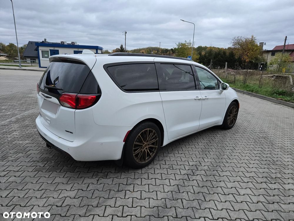 Chrysler Pacifica - 8