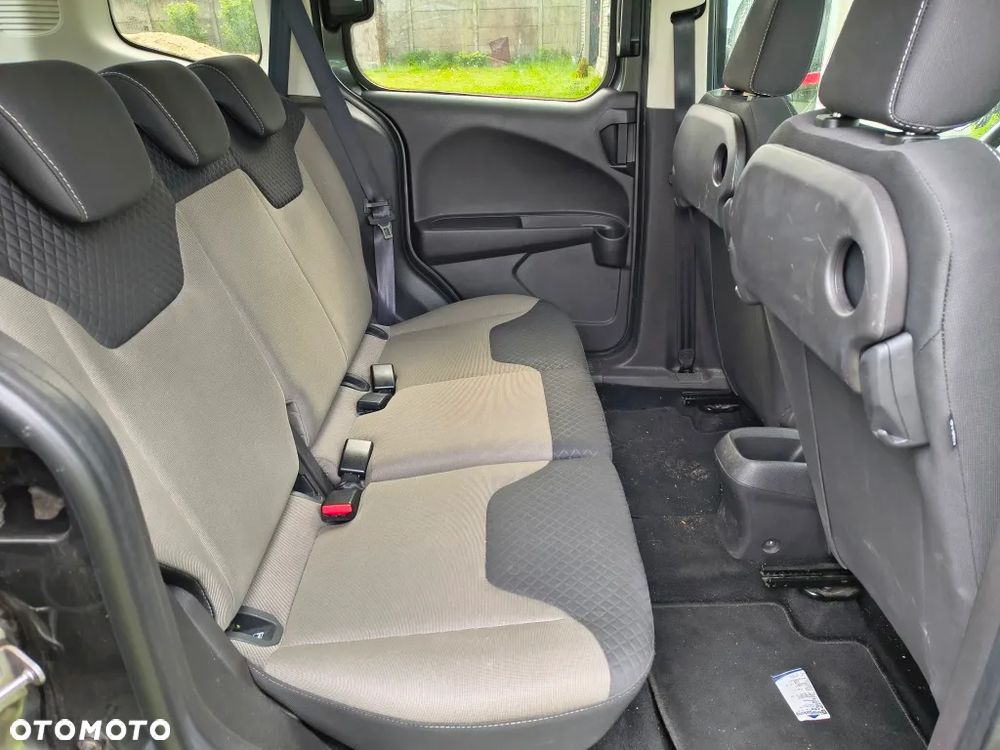 Ford Tourneo Courier - 15