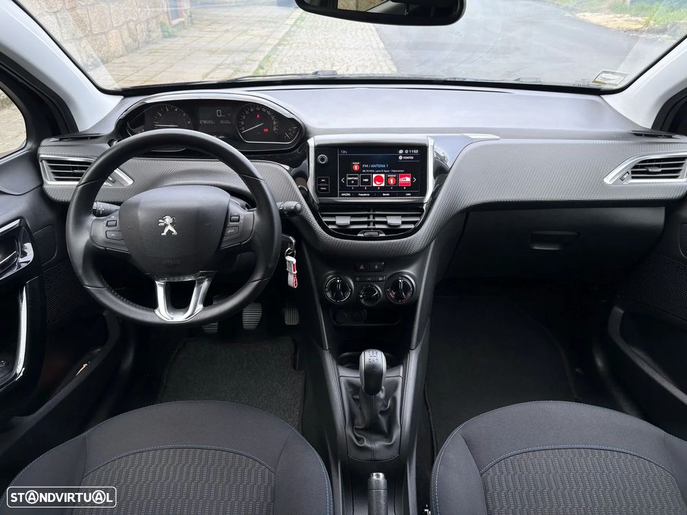 Peugeot 208 1.2 PureTech Signature - 5
