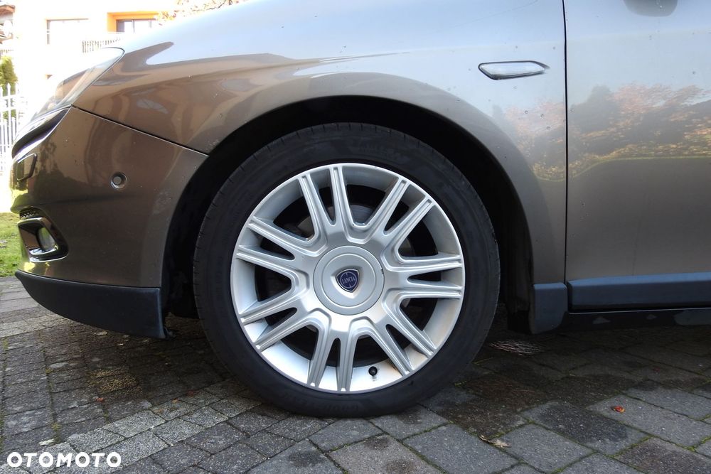 Lancia Delta 1.9 Multijet Twinturbo Executive - 10