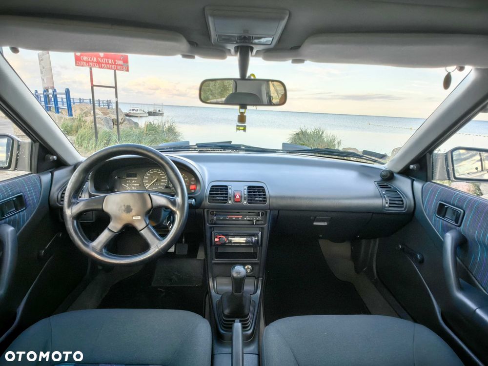 Mazda 323F - 4