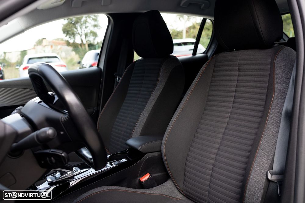 Peugeot e-208 Allure - 19