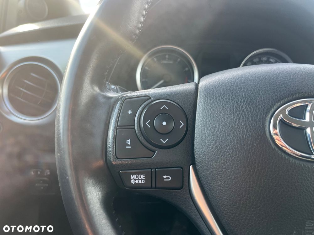 Toyota Auris 1.6 Valvematic Executive - 23