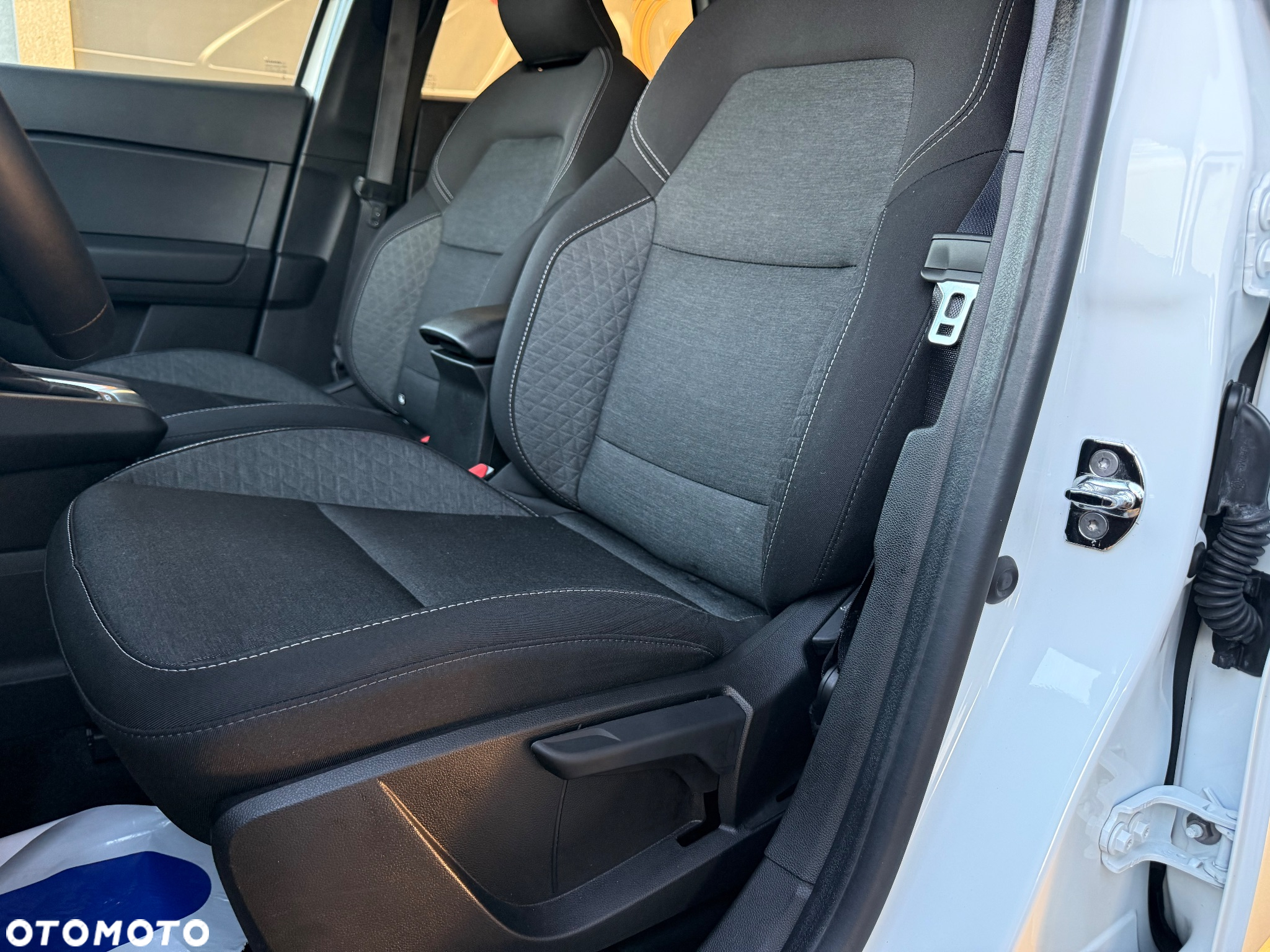 Renault Captur 1.3 TCe mHEV Intens EDC - 8