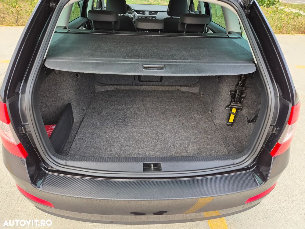 Skoda Octavia Combi 2.0 TDI RS - 17