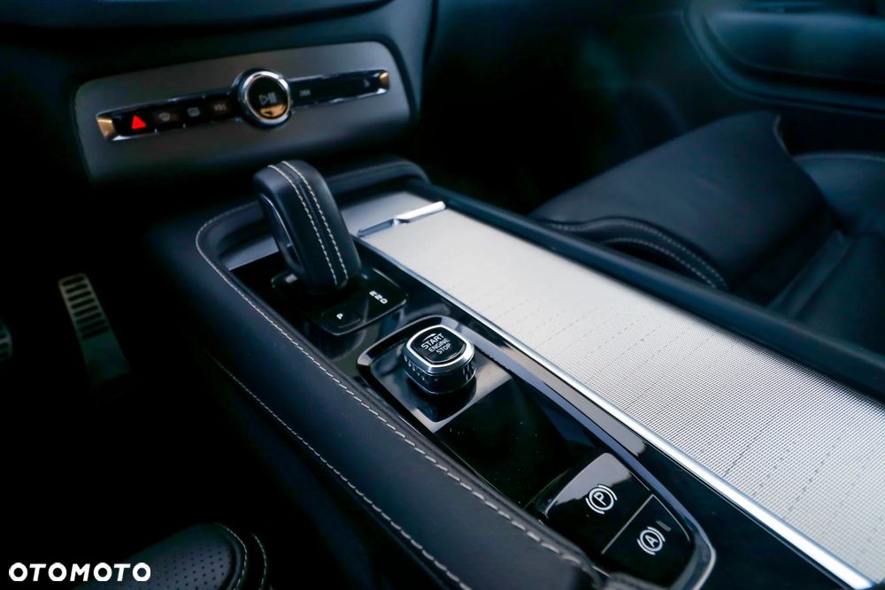 Volvo XC 90 T8 AWD Plug-In Hybrid R-Design 7os - 26