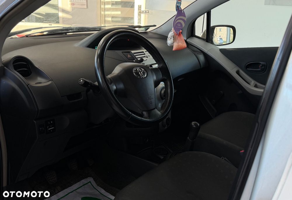 Toyota Yaris 1.0 Luna A/C - 11