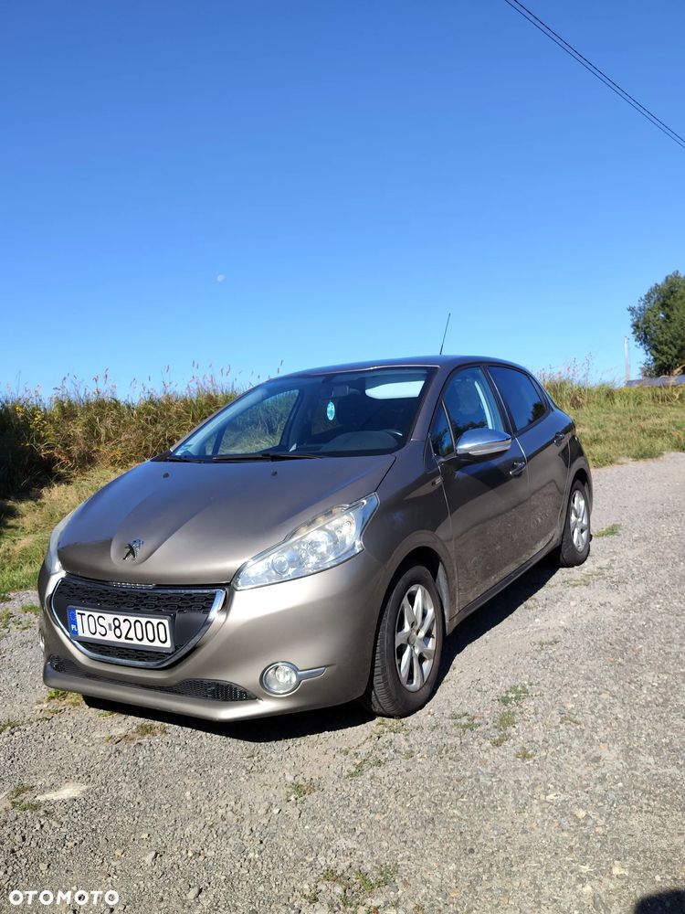 Peugeot 208 - 1