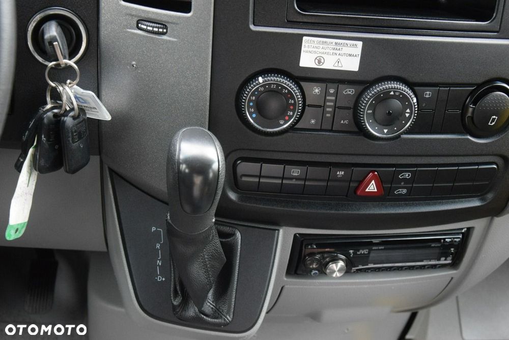 Mercedes-Benz Sprinter - 38