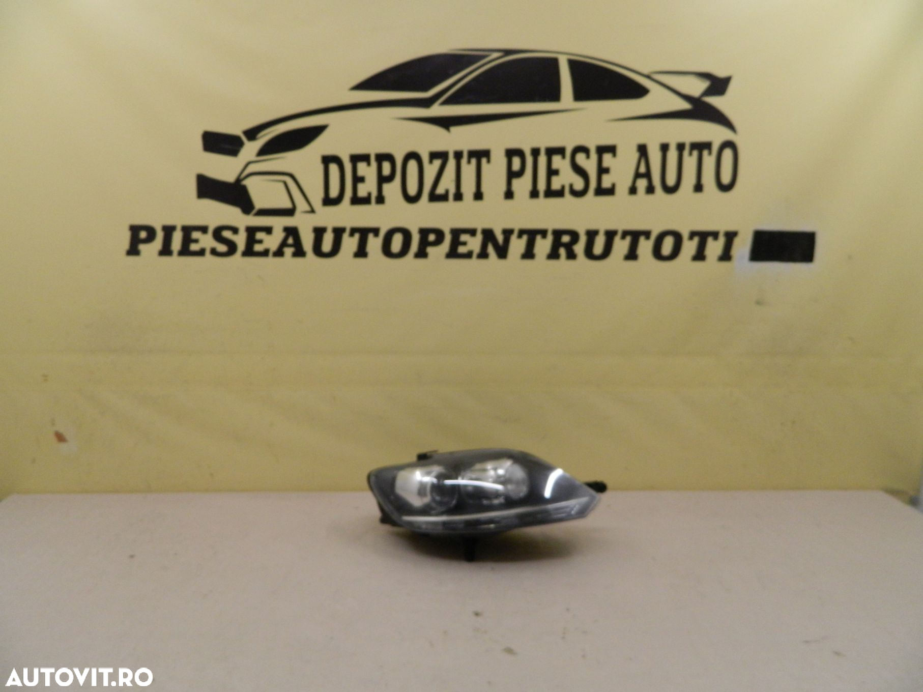 Far dreapta VW Golf 6 Plus Xenon Adaptiv,  2009, 2010, 2011, 2012, 2013. - 2