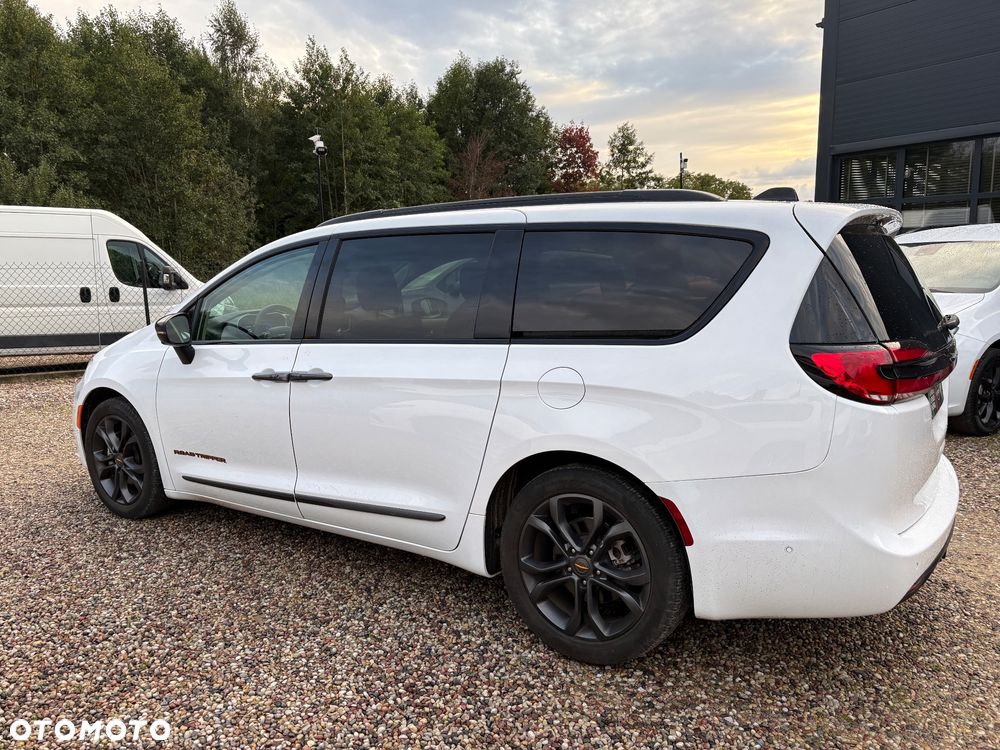 Chrysler Pacifica - 8