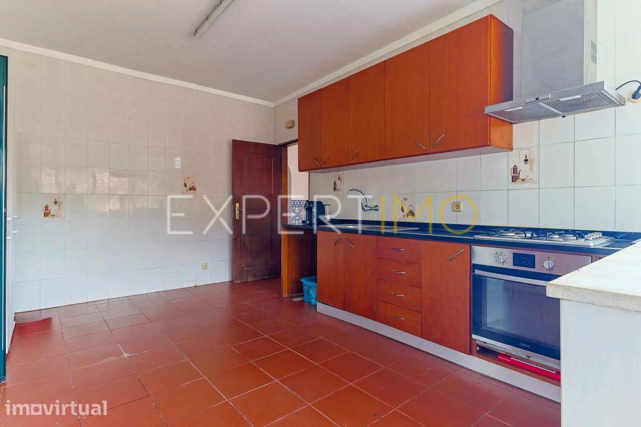Moradia T3 com sótão, garagem e terreno – a poucos minutos de... - Grande imagem: 4/26