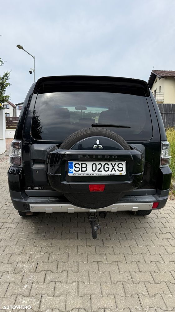 Mitsubishi Pajero LWB 3.2 DI-D Intense+ A/T - 2