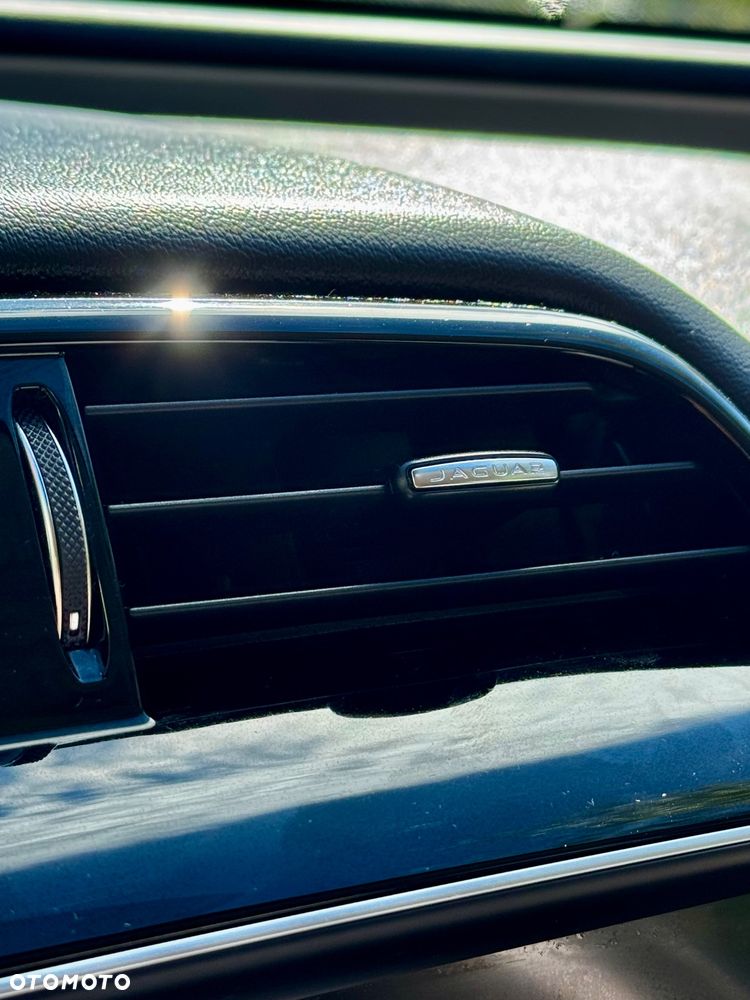 Jaguar XE 2.0 T Prestige - 15