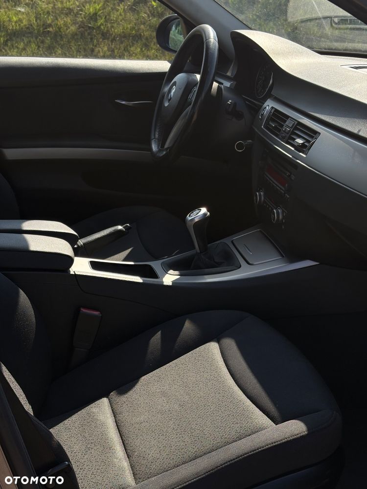 BMW Seria 3 320i - 11