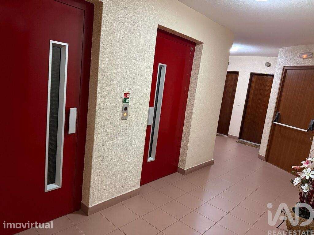 Apartamento T1 em Santo António dos Cavaleiros e Frielas de 47 m2 - Grande imagem: 4/22