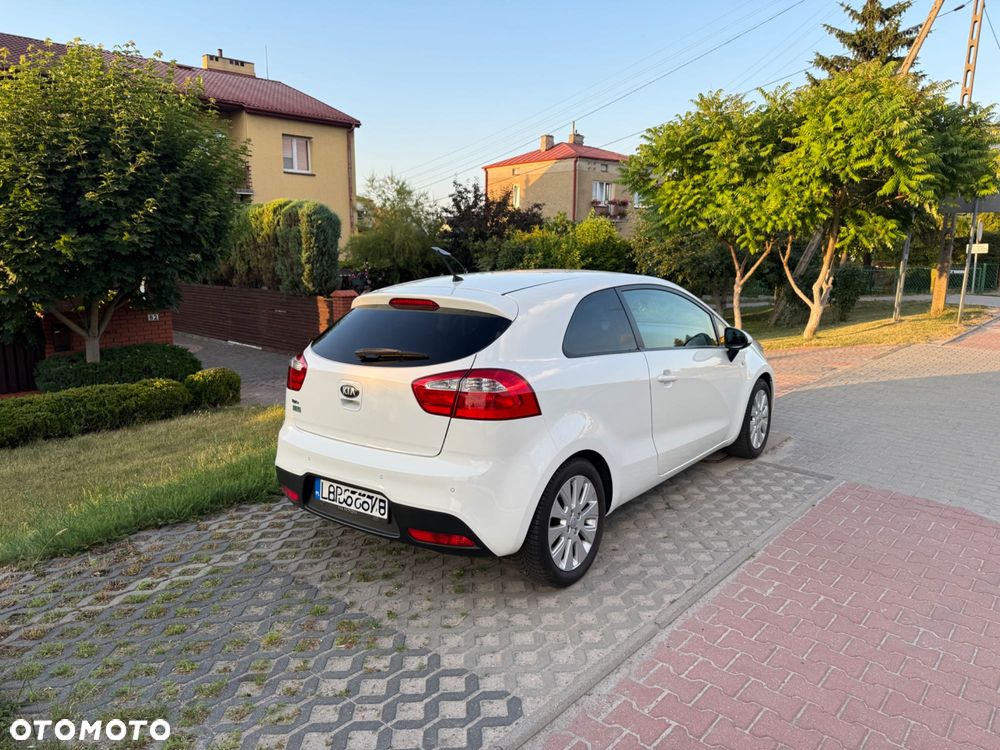 Kia Rio - 4