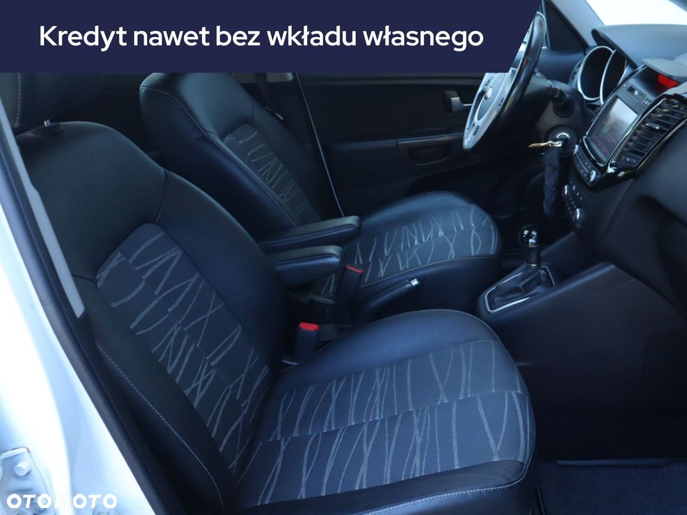 Kia Venga - 11