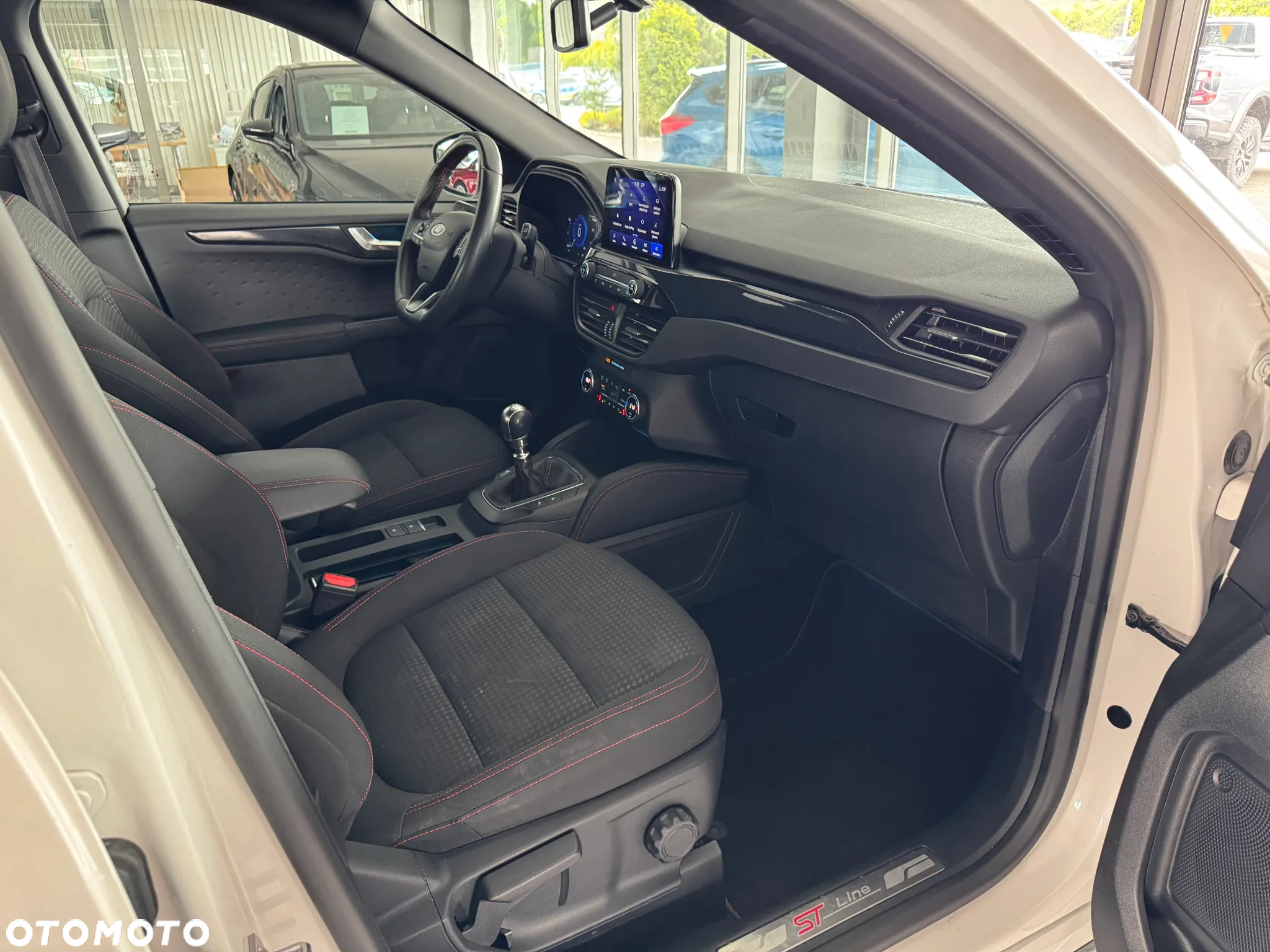 Ford Kuga 1.5 EcoBoost FWD ST-Line X - 38