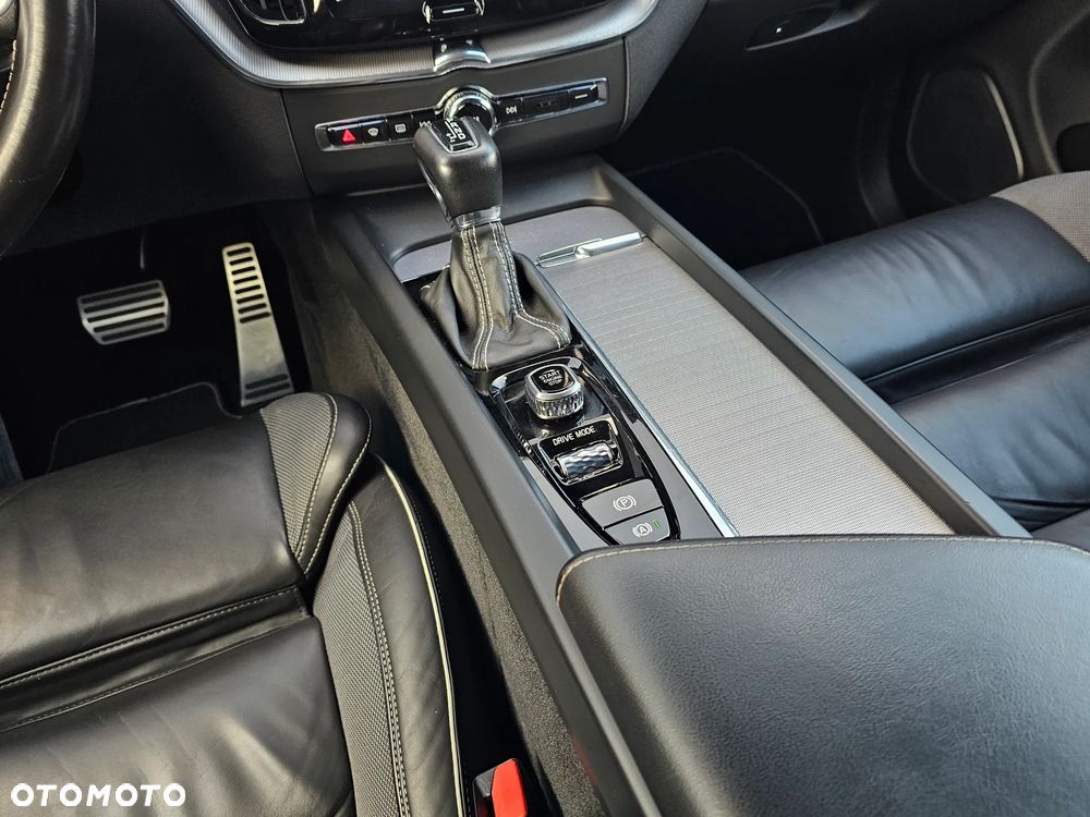 Volvo XC 60 D4 Geartronic RDesign - 29
