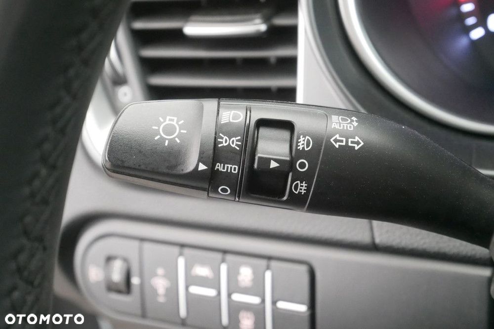 Kia Ceed 1.5 T-GDI M - 22