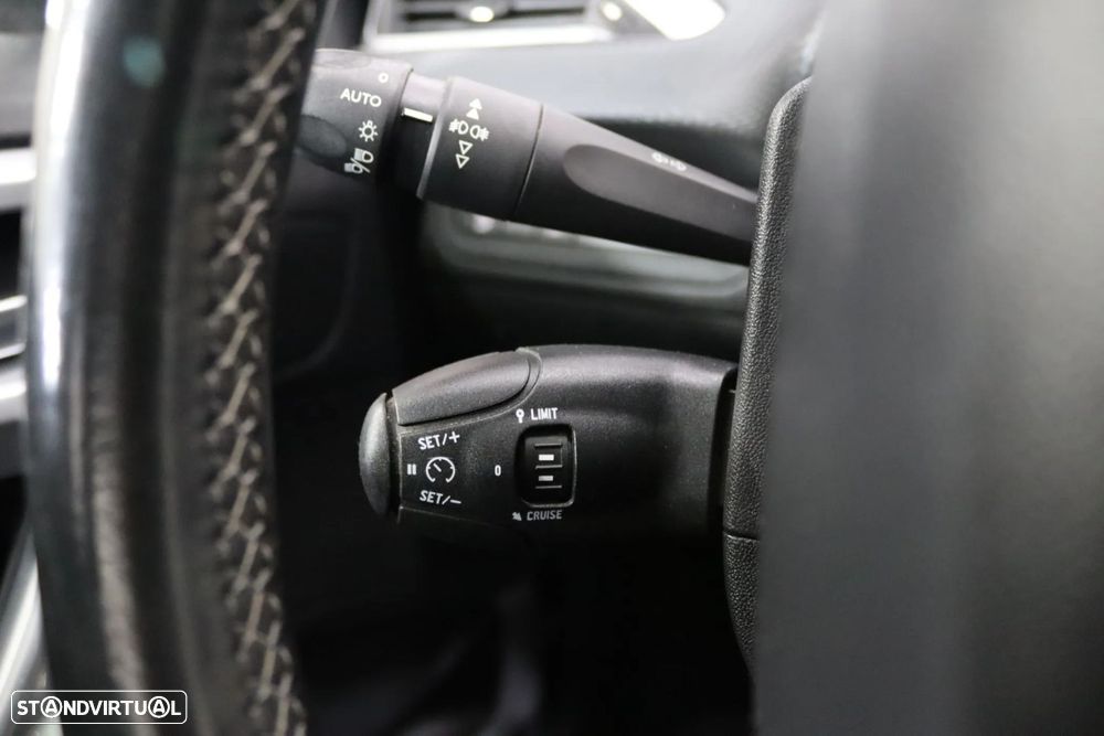 Peugeot 2008 1.2 PureTech Allure - 10