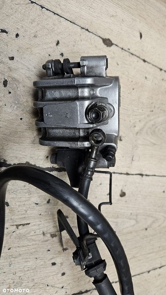 Honda vt750 c2 rc44   Zacisk hamulcowy przód Honda - 9