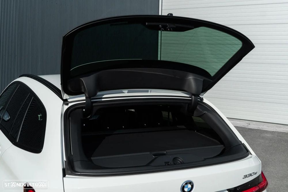 BMW 330 e Pack M Auto - 39