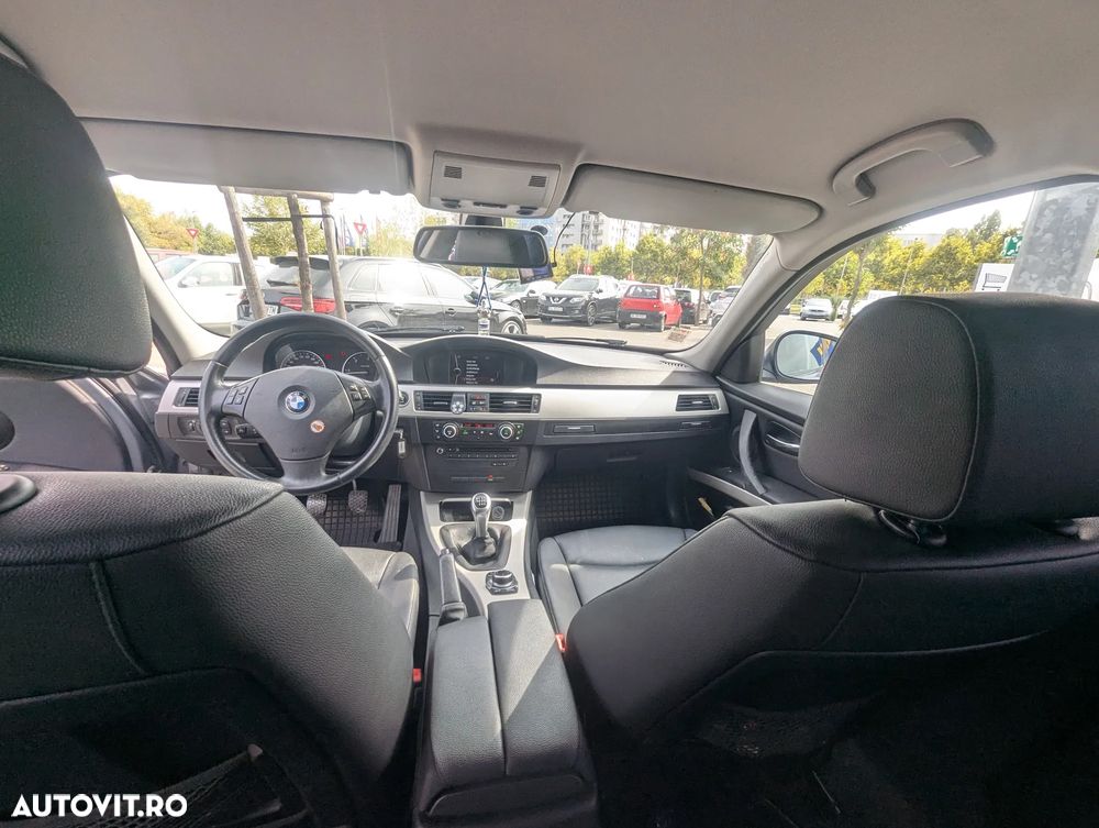 BMW Seria 3 318d Touring - 11