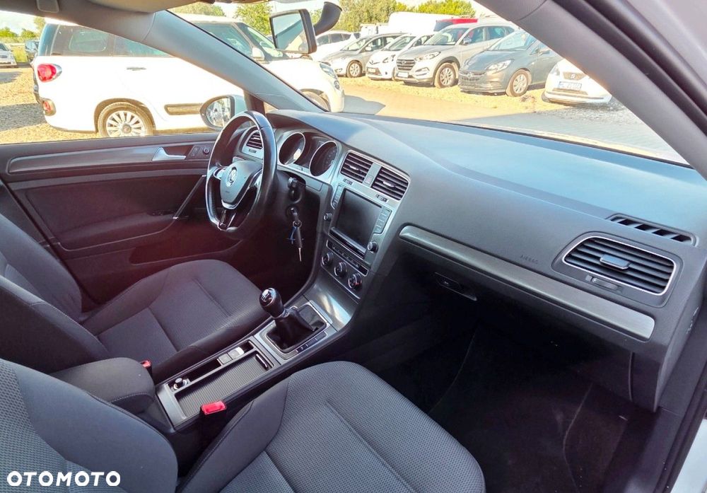 Volkswagen Golf - 23