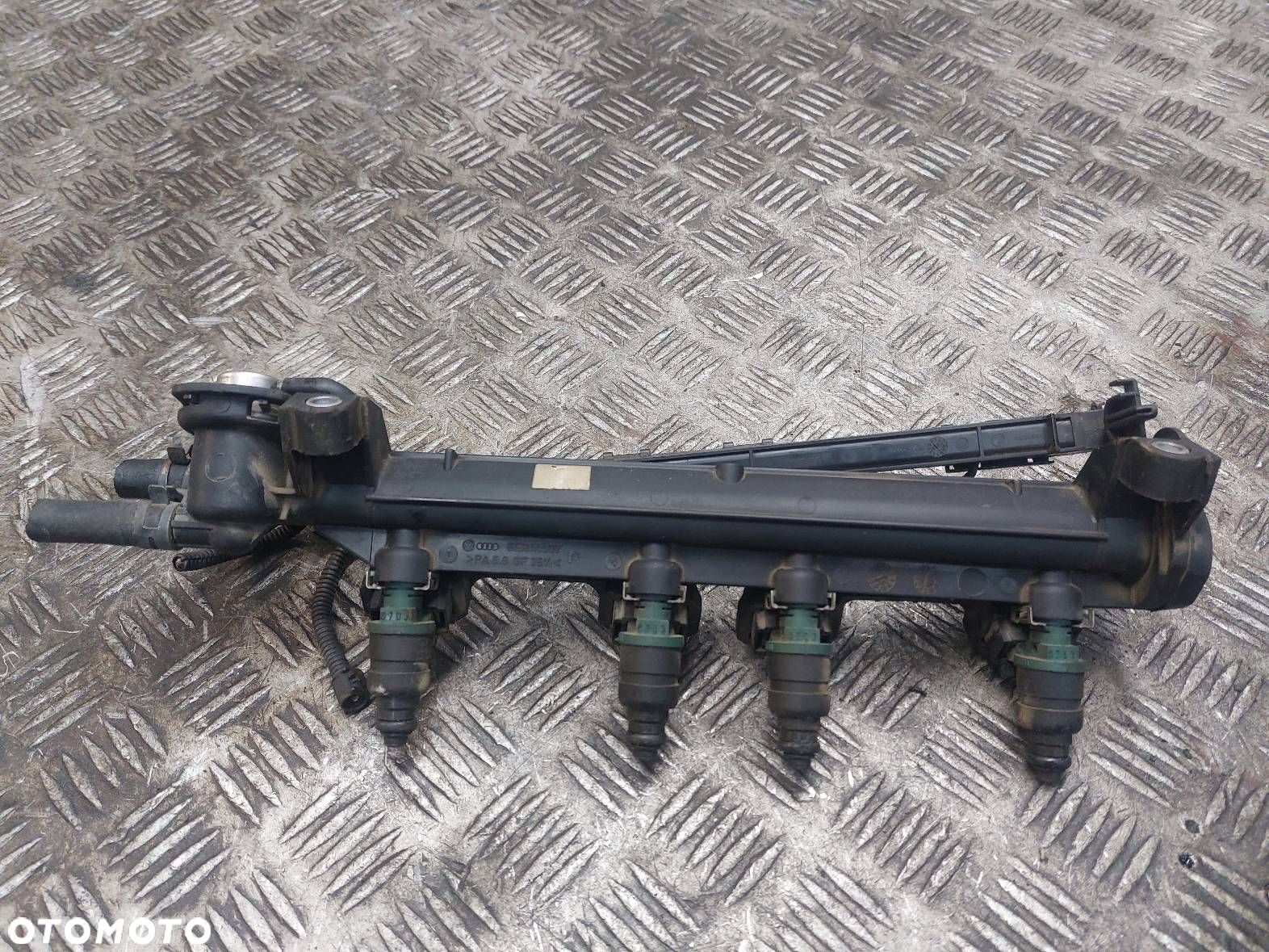 LISTWA WTRYSKOWA TOLEDO II LEON I 1.6 8V 06A133317A 037906031AA - 1