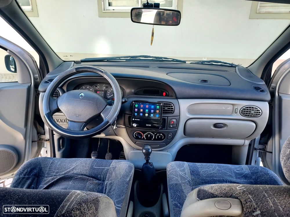 Renault Scénic 1.4 16V RXE AC - 8