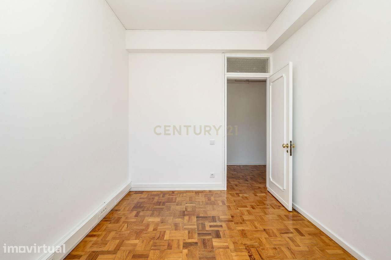 Escritório em zona de prestígio com 210 m² a 30 metros da Avenida da L - Grande imagem: 4/29
