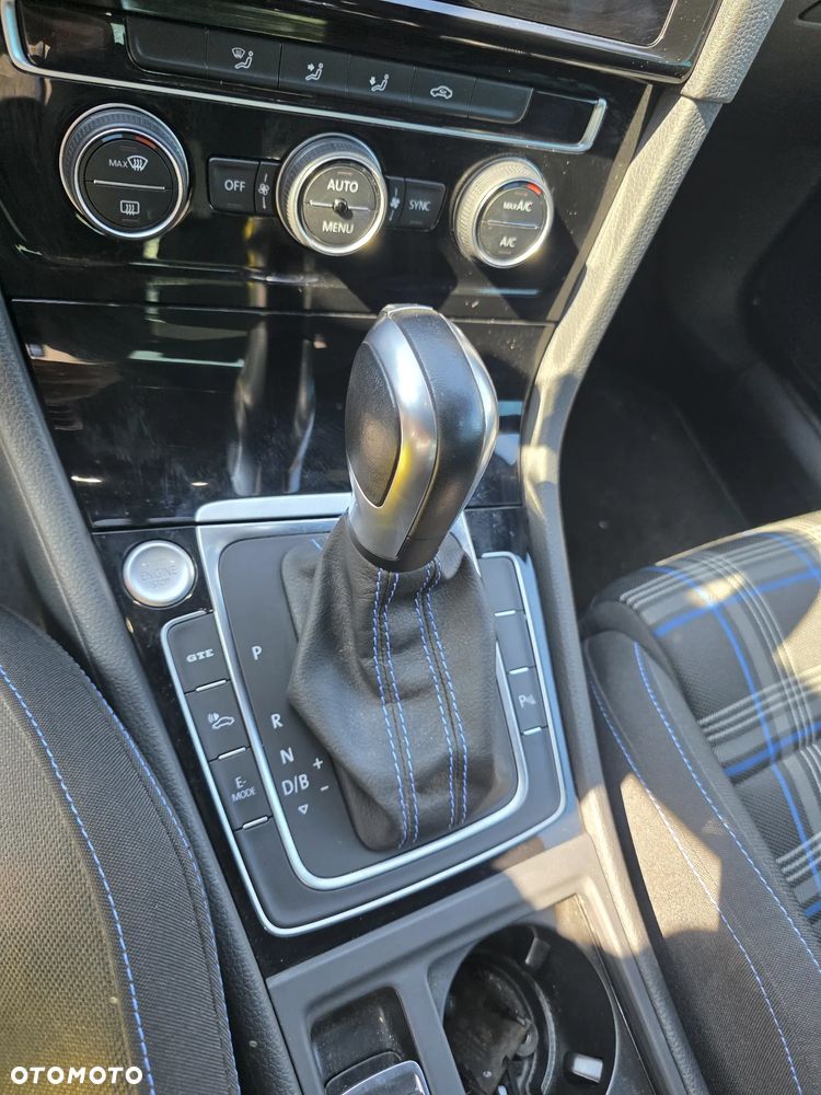 Volkswagen Golf - 30