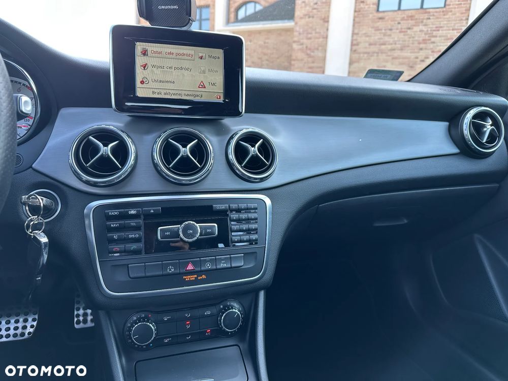 Mercedes-Benz GLA 250 7G-DCT - 37