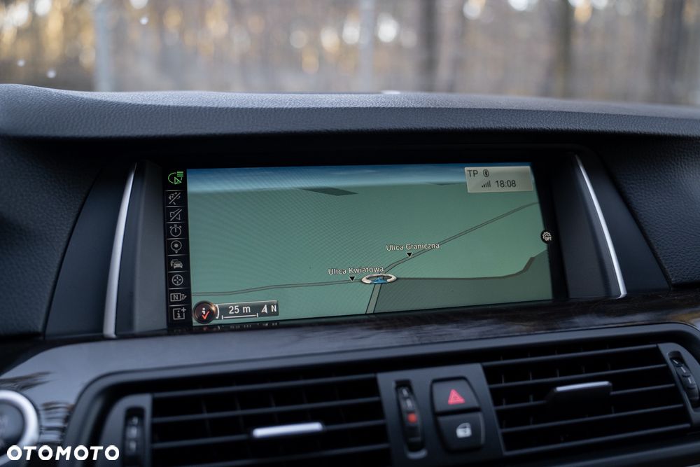 BMW Seria 5 528i xDrive Luxury Line - 31
