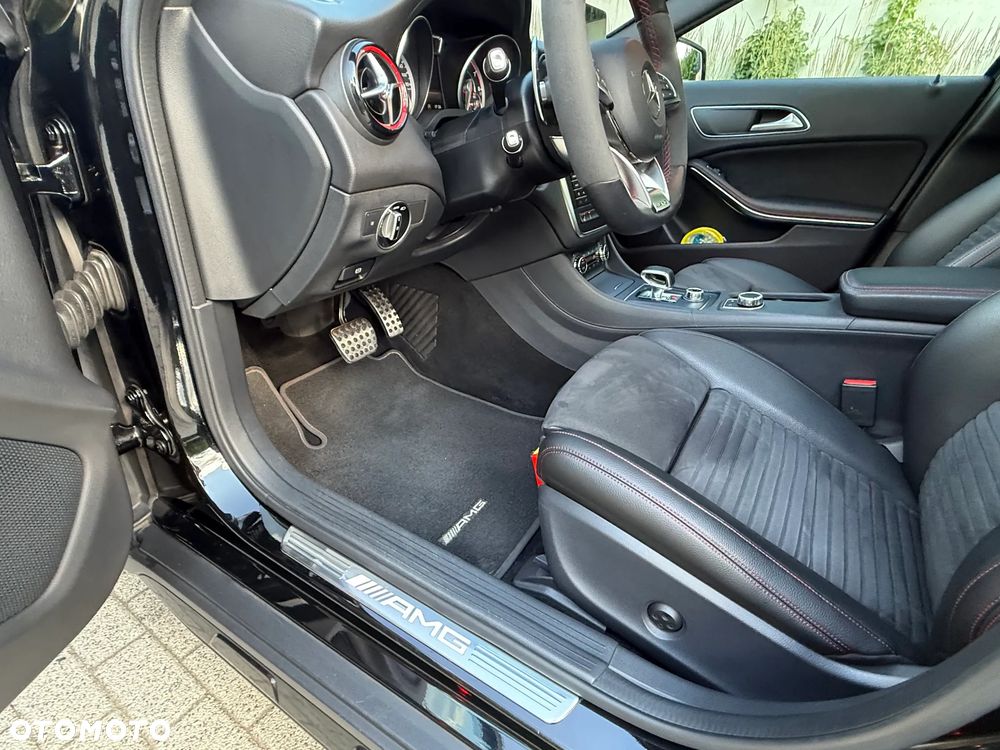 Mercedes-Benz GLA - 16