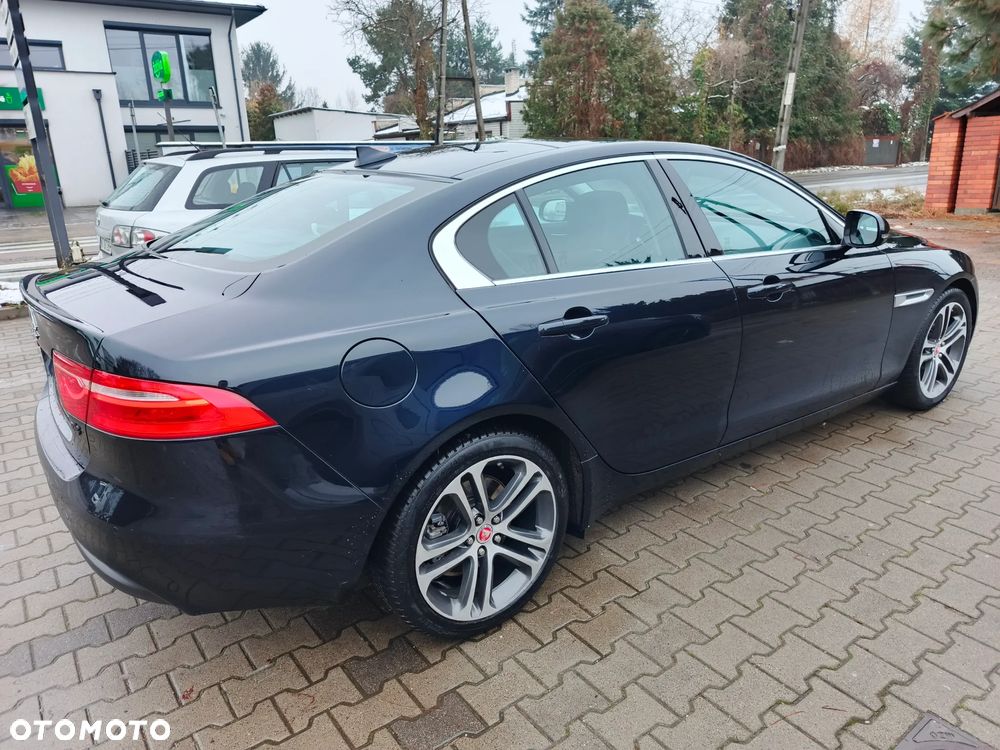 Jaguar XE 2.0 D Prestige - 7