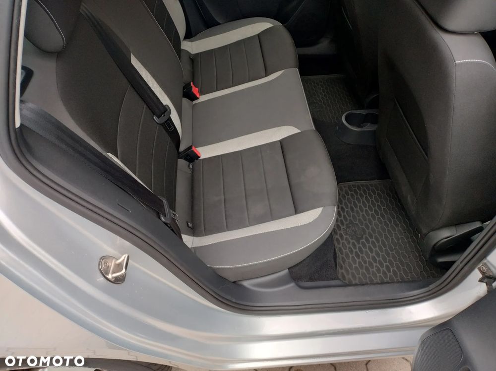 Skoda RAPID 1.6 TDI Ambition - 16