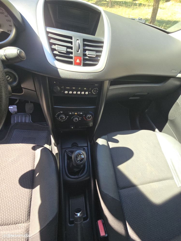 Peugeot 207 - 21