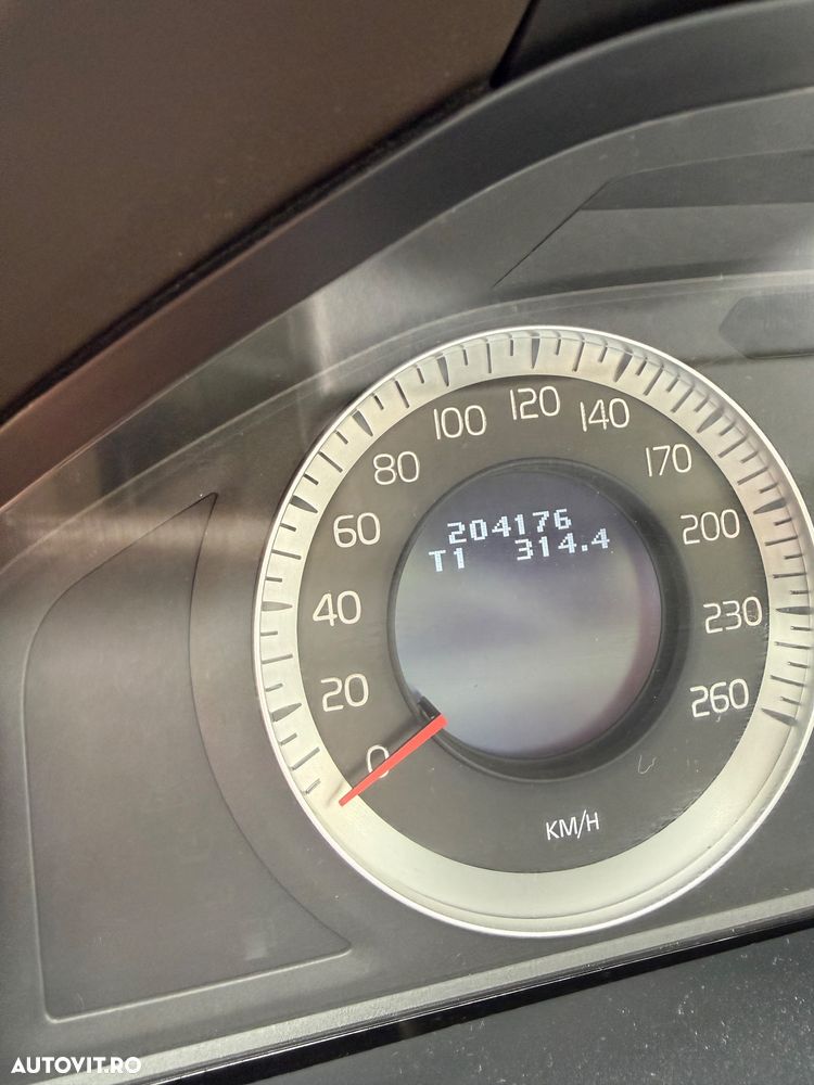Volvo XC 60 D5 AWD Momentum - 6